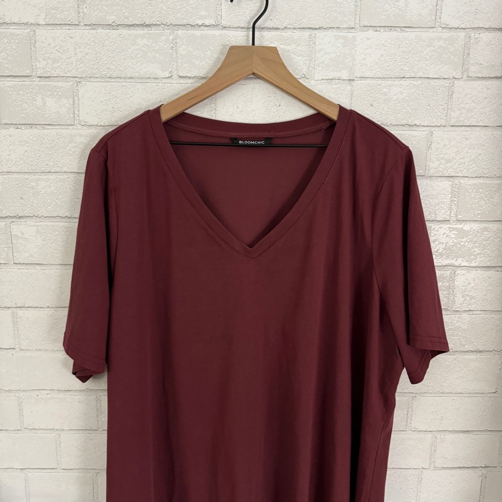 BLOOMCHIC V-Neck Burgundy Tunic Tee - Picture 2 of 9